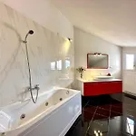 Appartamento in Villa Daniela con piscina privata Carraro Immobiliare Jesolo - Family Apartments