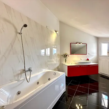 In Daniela Con Piscina Privata Carraro Immobiliare - Family Appartamento