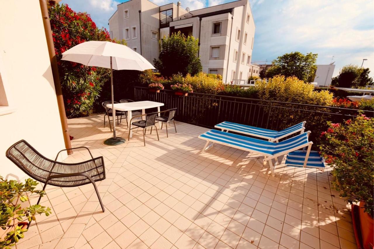 Appartamento in Villa Daniela con piscina privata Carraro Immobiliare Jesolo - Family Apartments Appartamento Lido di Jesolo